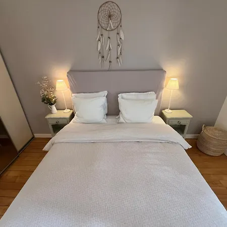 Entire Or Private Rooms, Minutes From Geneva, Excellent Location
