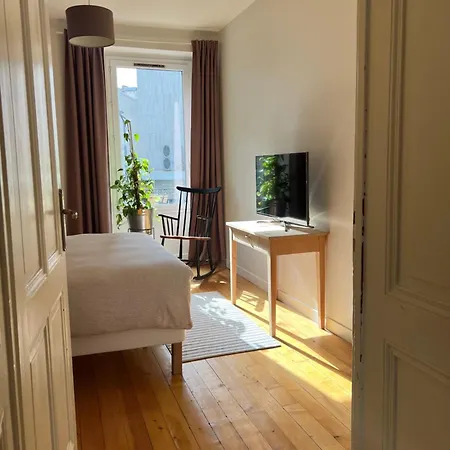 Entire Or Private Rooms, Minutes From Geneva, Excellent Location *