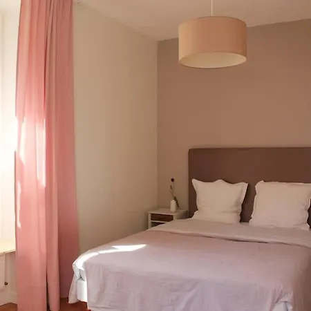Entire Or Private Rooms, Minutes From Geneva, Excellent Location Appartamento