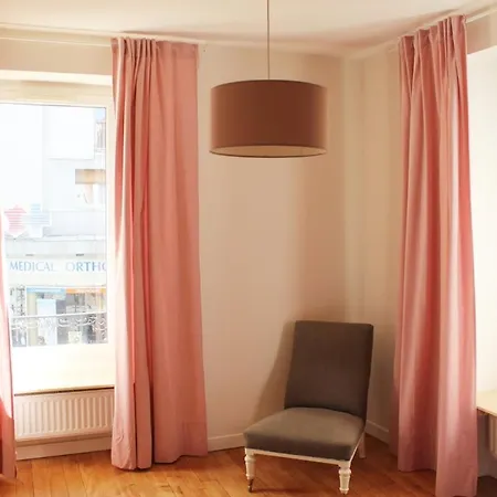 Entire Or Private Rooms, Minutes From Geneva, Excellent Location Appartamento *